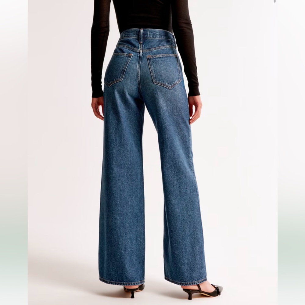 Abercrombie The Wide Leg High Rise 28 long medium wash